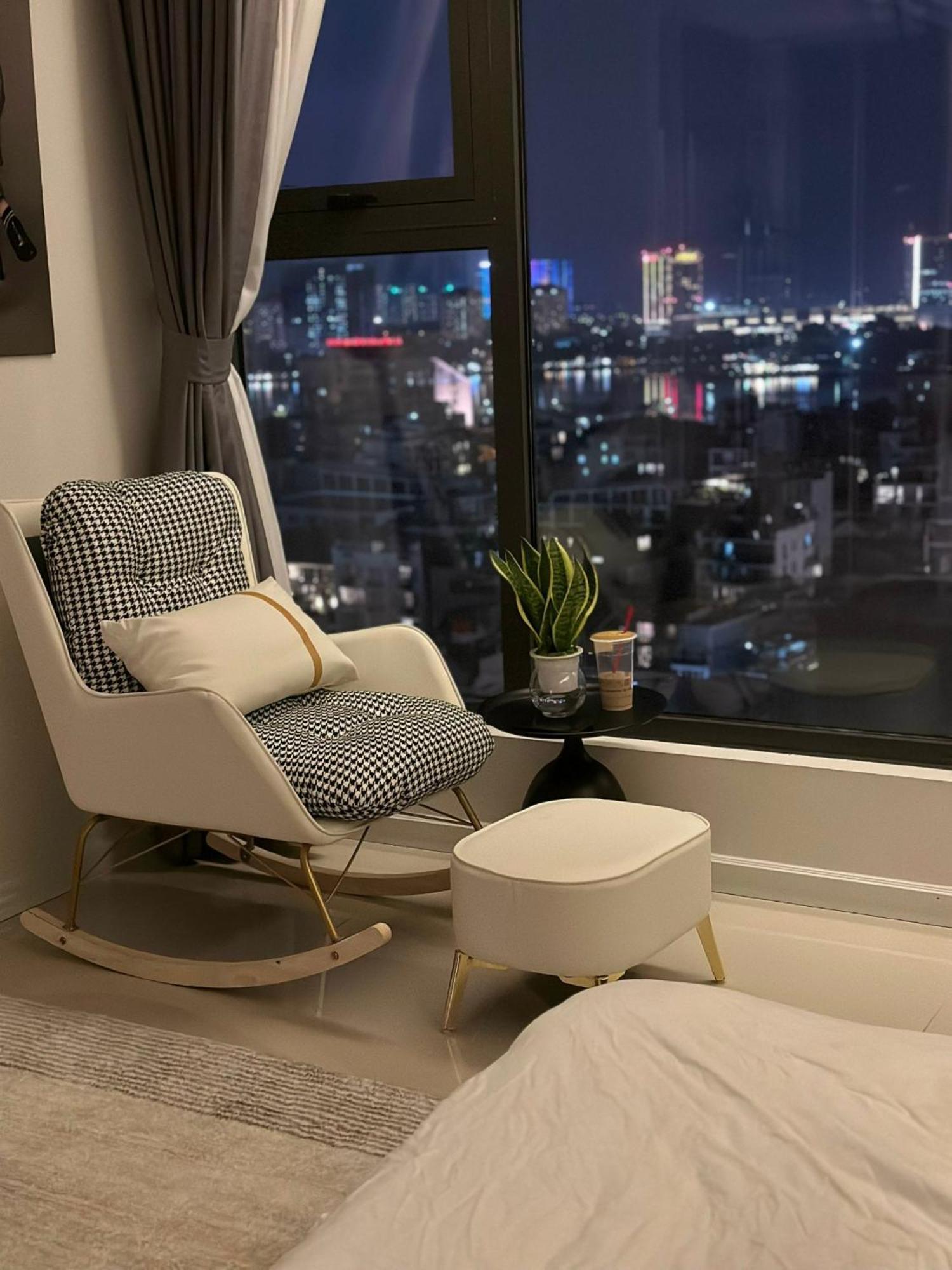 Westlake Homestay Hanoi - D'Le Roi Soleil Экстерьер фото